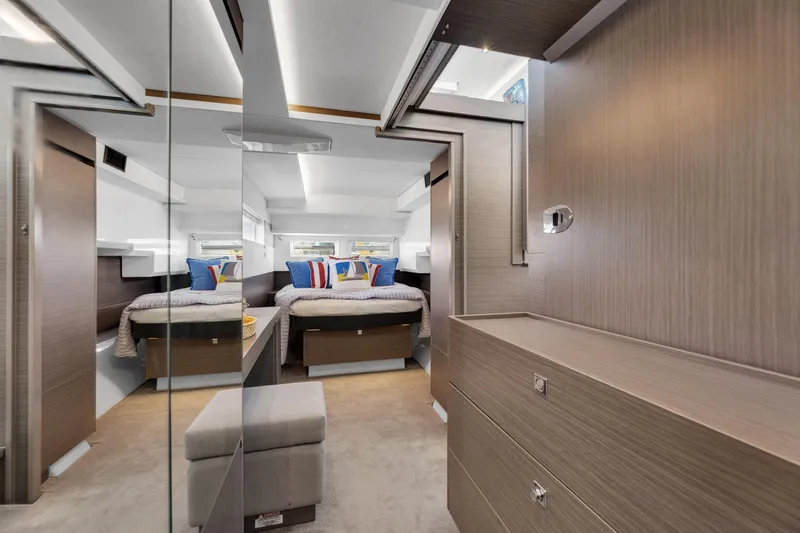  Yacht Photos Pics Leopard 46PC Master Cabin
