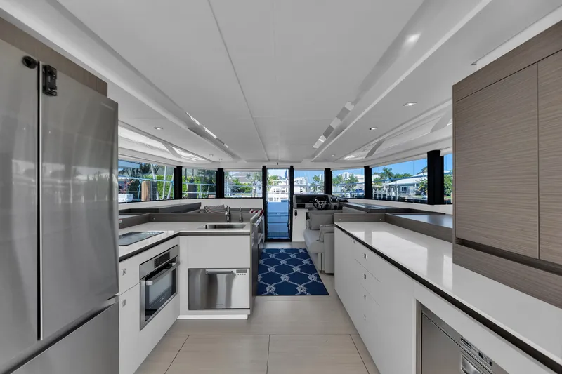  Yacht Photos Pics Leopard 46PC