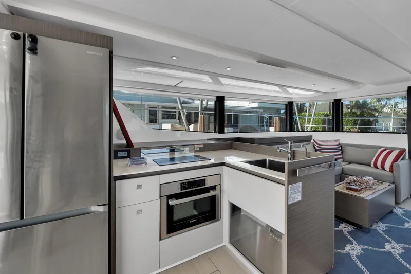  Yacht Photos Pics Leopard 46PC