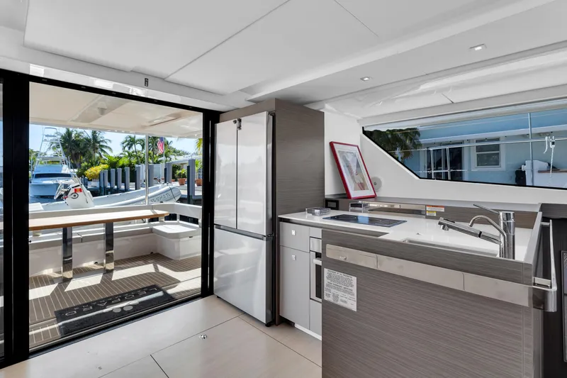  Yacht Photos Pics Leopard 46PC