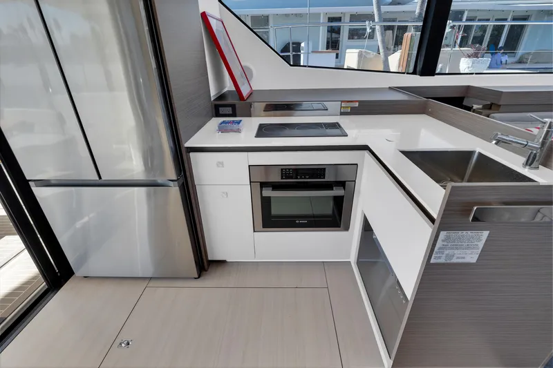  Yacht Photos Pics Leopard 46PC