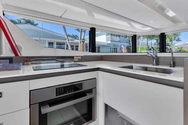  Yacht Photos Pics Leopard 46PC