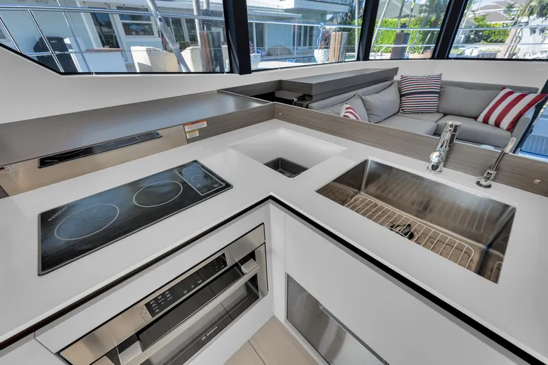  Yacht Photos Pics Leopard 46PC