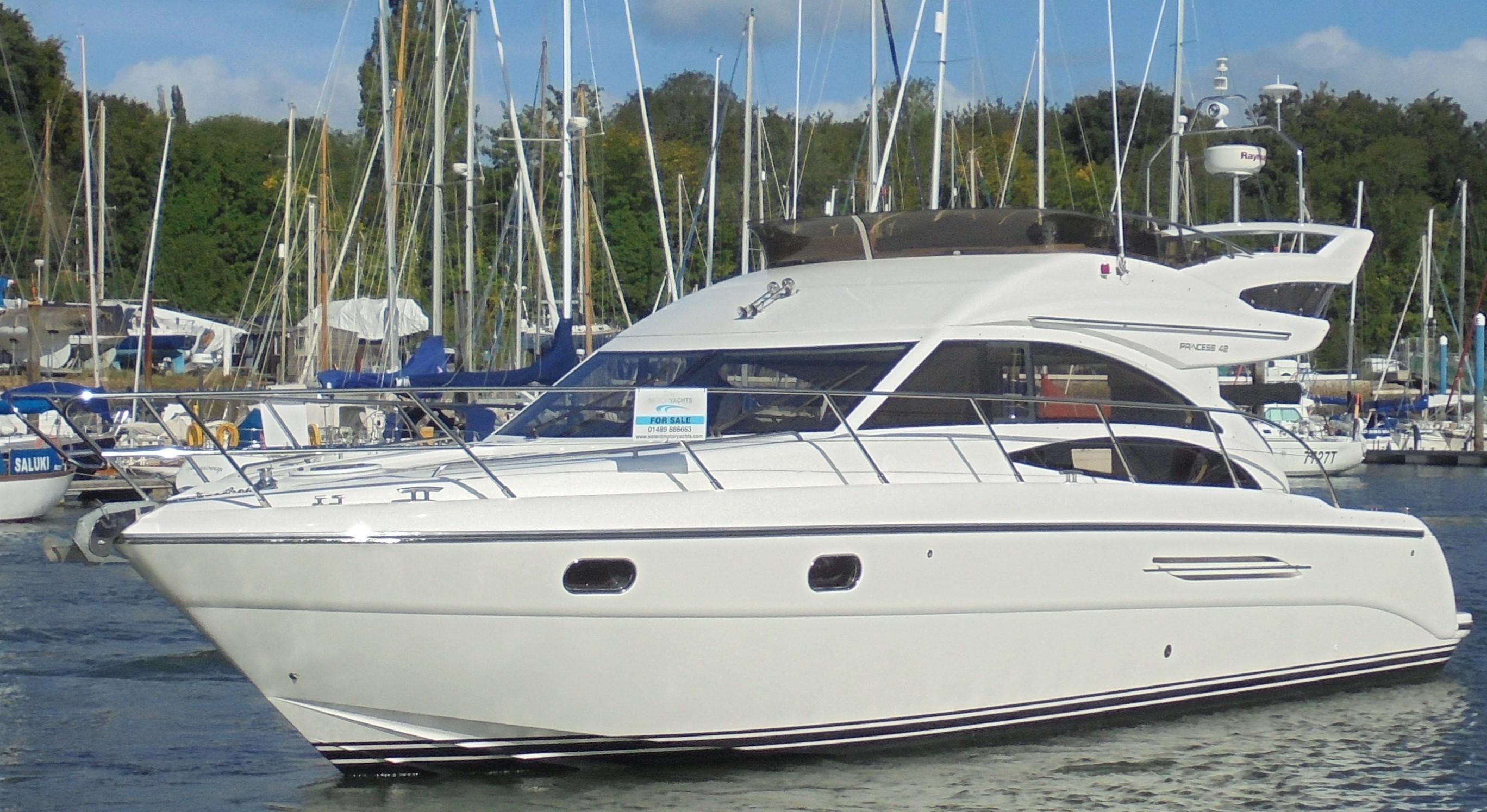 2004 Princess 42 Flybridge Flybridge for sale - YachtWorld