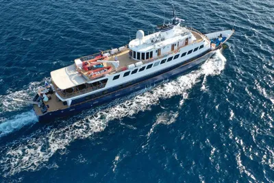Cruise Ship 34 Guests / 17 Cabins