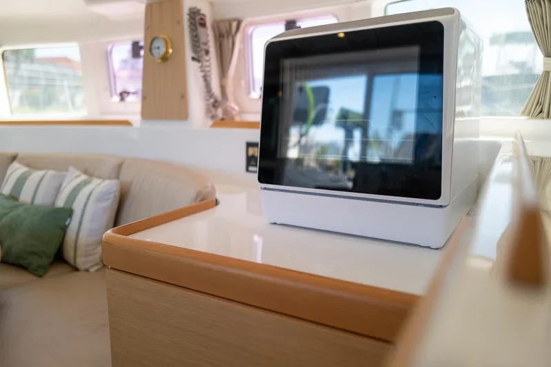 Reboot Yacht Photos Pics 