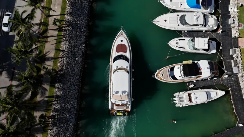 Mi Rey Yacht Photos Pics 