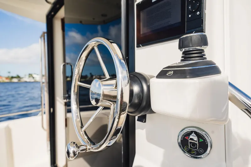 Lady Lindy Yacht Photos Pics 