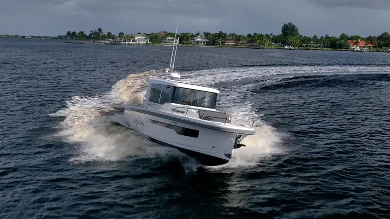 Lady Lindy Yacht Photos Pics 