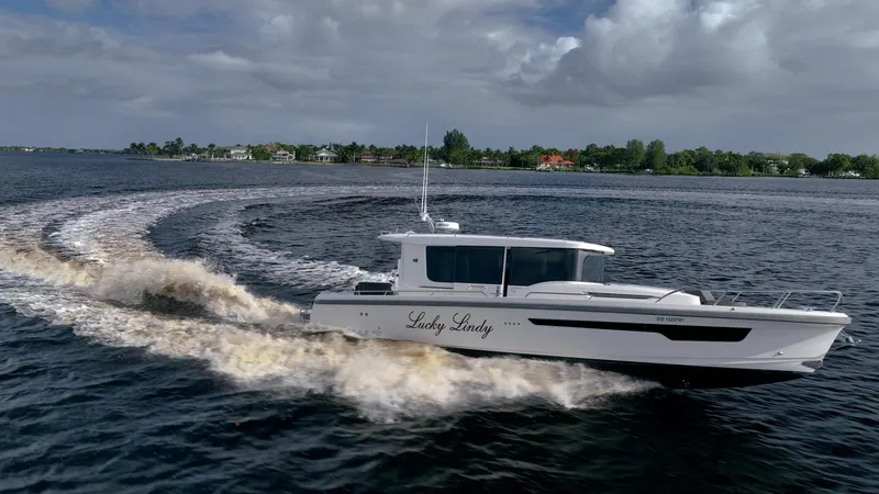 Lady Lindy Yacht Photos Pics 