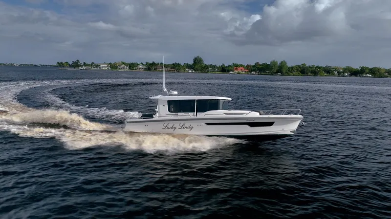 Lady Lindy Yacht Photos Pics 