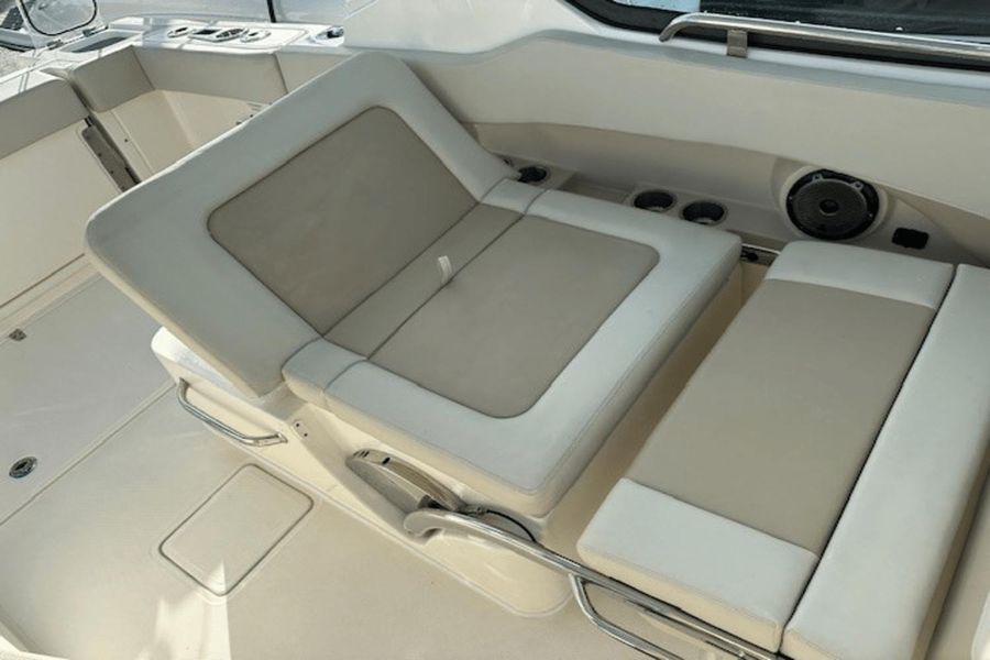 2022 Boston Whaler 240 Vantage