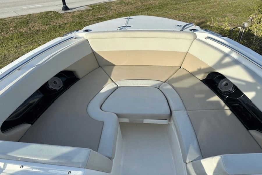 2022 Boston Whaler 240 Vantage