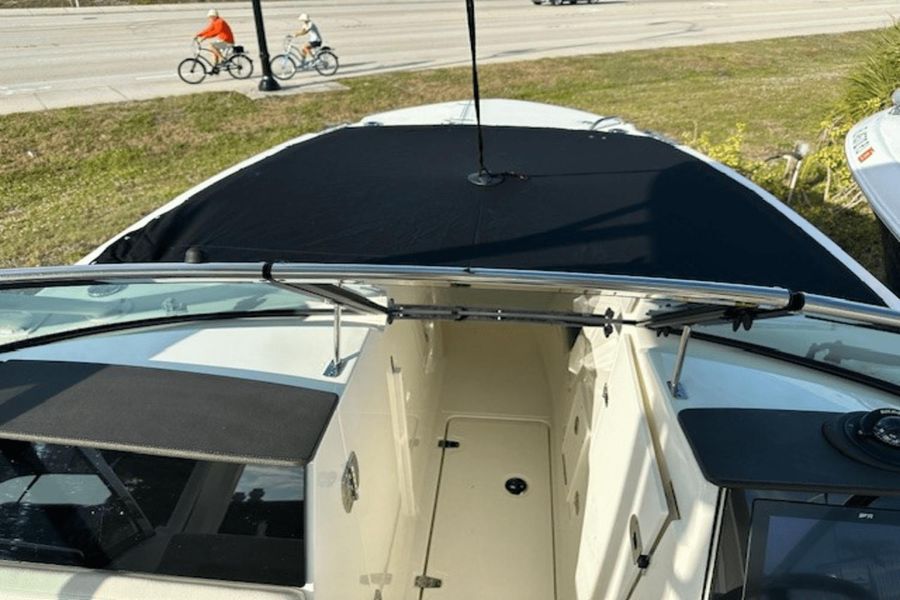 2022 Boston Whaler 240 Vantage