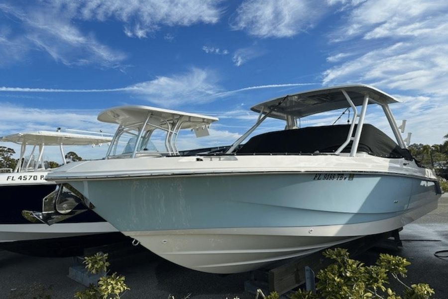 2022 Boston Whaler 240 Vantage