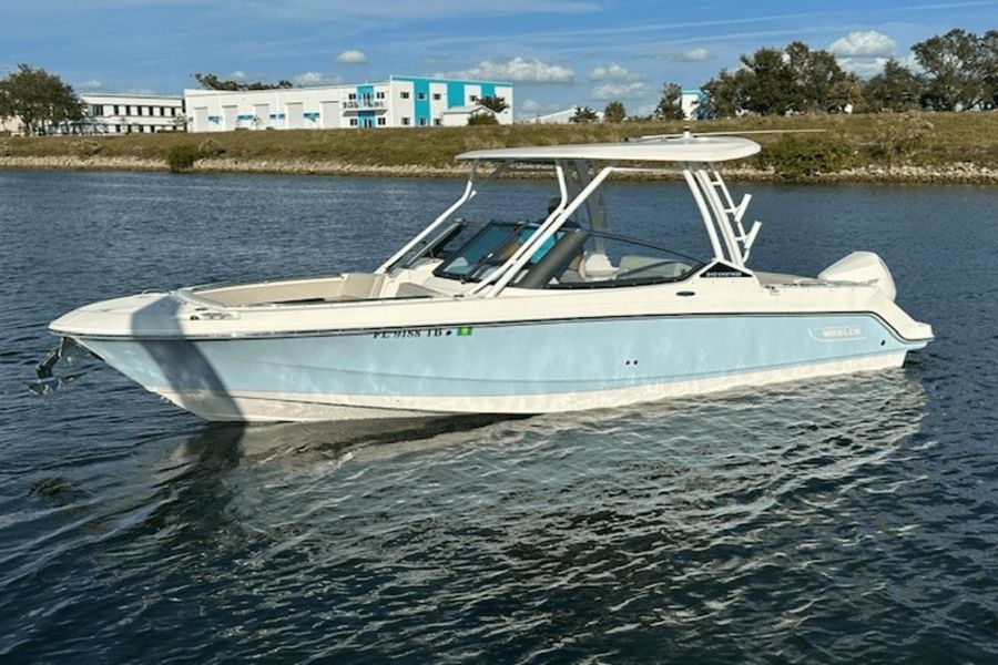 2022 Boston Whaler 240 Vantage