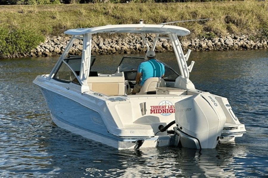 2022 Boston Whaler 240 Vantage