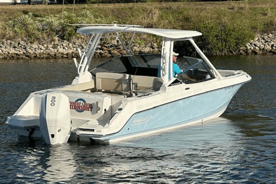 2022 Boston Whaler 240 Vantage