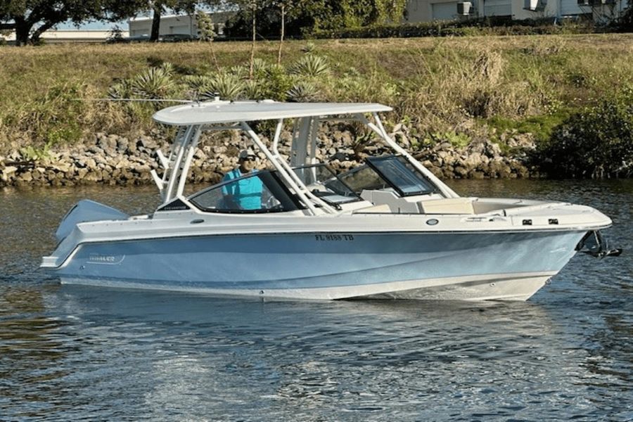 2022 Boston Whaler 240 Vantage