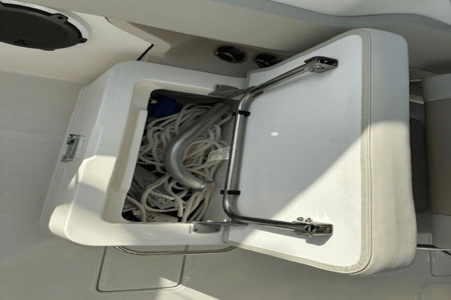 2022 Boston Whaler 240 Vantage