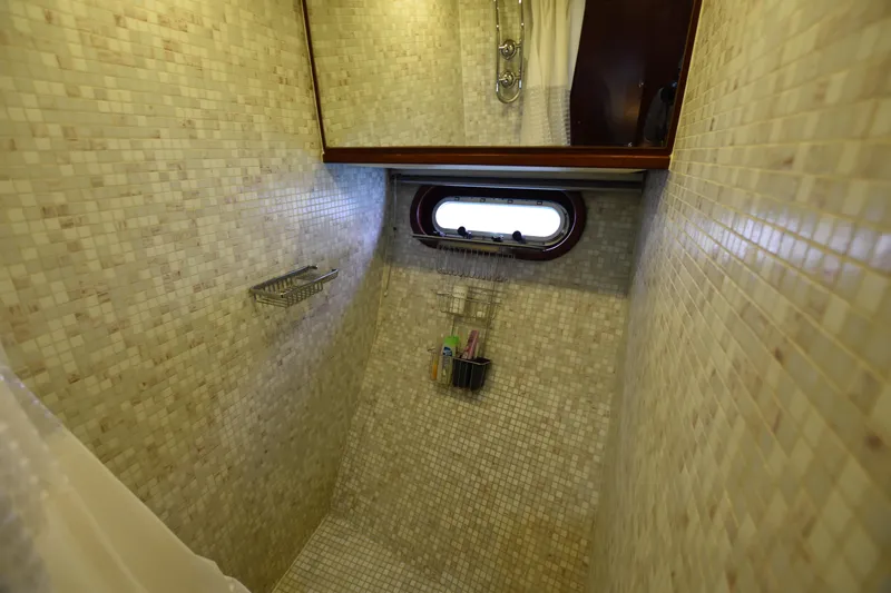 Vesuvio Yacht Photos Pics 2007 Pacific Prestige 170 yacht bathroom with tiled walls and small window.