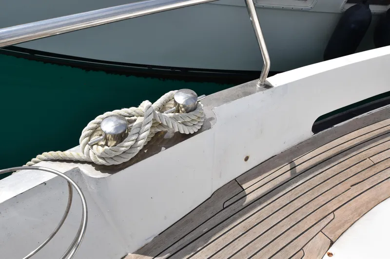 Vesuvio Yacht Photos Pics Deck of 2007 Pacific Prestige 170 yacht with mooring rope and cleat.