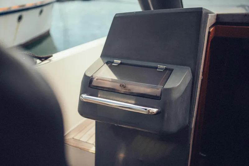 Hummingbird Yacht Photos Pics Control panel on a 2008 Fjord 40 Open boat, featuring a sleek design.