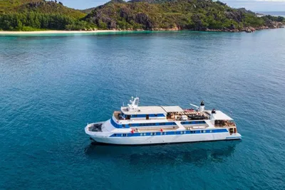 Cruise Ship 44 Guests / 21 Cabins