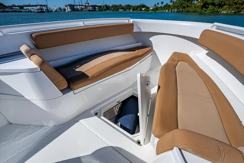 Outnumbered Yacht Photos Pics 