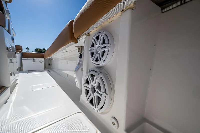 Outnumbered Yacht Photos Pics 