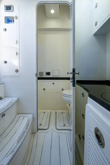 Outnumbered Yacht Photos Pics 