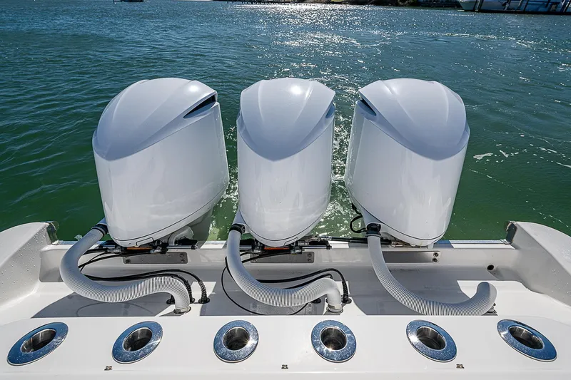 Outnumbered Yacht Photos Pics 