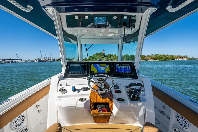 Outnumbered Yacht Photos Pics 