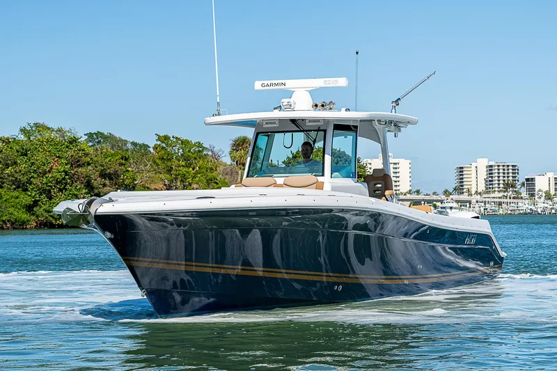 Outnumbered Yacht Photos Pics 