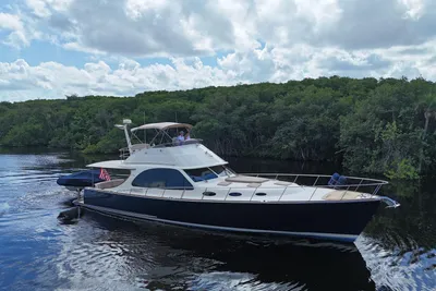Palm Beach Motor Yachts PB55 Flybridge