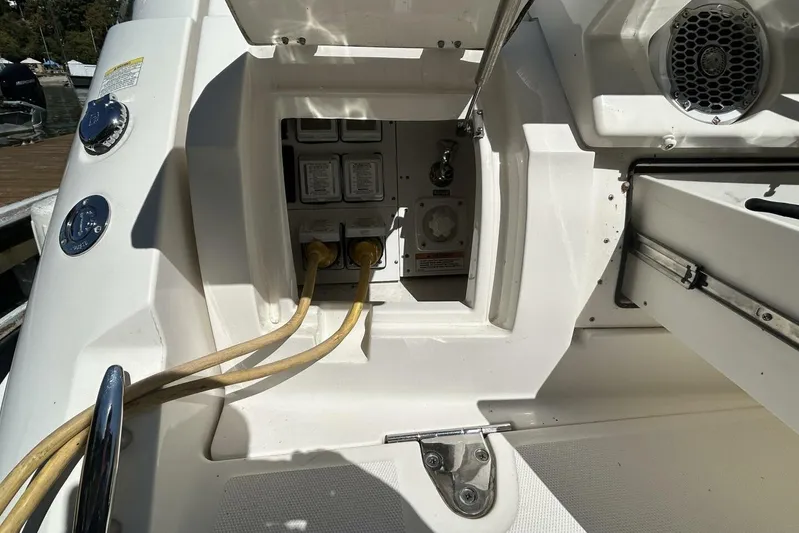  Yacht Photos Pics 2016 Sea Ray 350 Sundancer power connections and controls on deck.