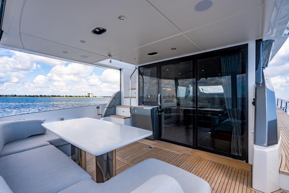 2023 Azimut 68 