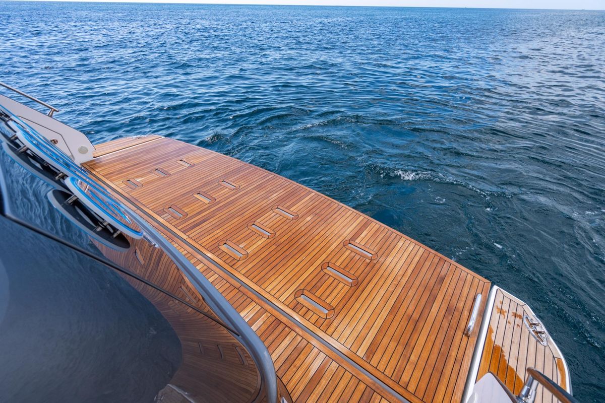2023 Azimut 68 