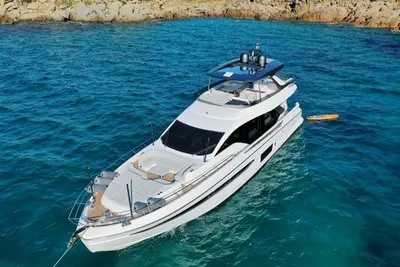Azimut 78 FLY