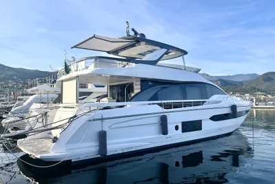 Azimut 78 FLY