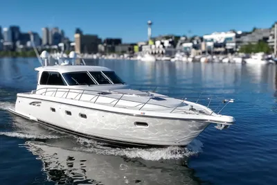 Tiara Yachts 5200 Sovran Salon