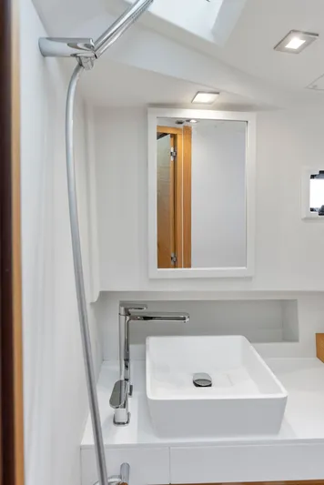 Vector 9 Yacht Photos Pics 