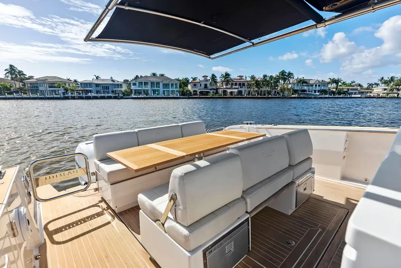 Vector 9 Yacht Photos Pics 