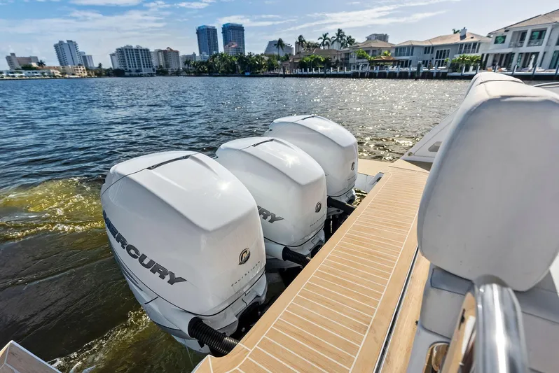 Vector 9 Yacht Photos Pics 