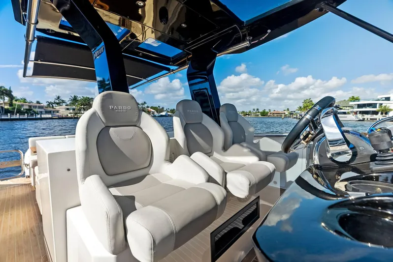 Vector 9 Yacht Photos Pics 