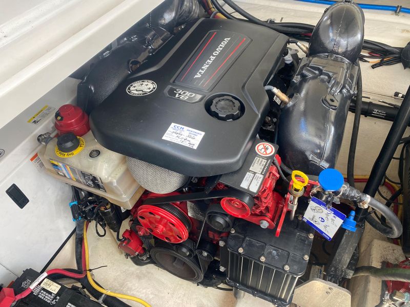 2018 Monterey 335 Sport Yacht