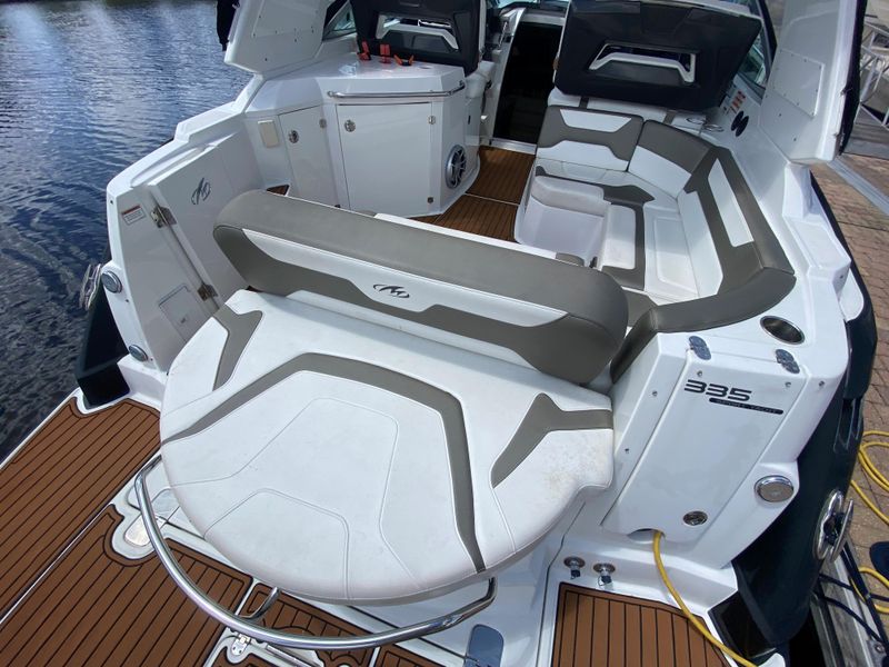 2018 Monterey 335 Sport Yacht