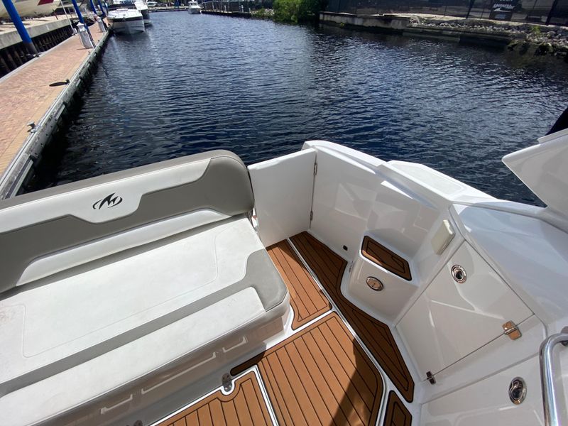2018 Monterey 335 Sport Yacht