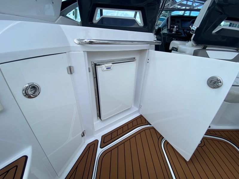 2018 Monterey 335 Sport Yacht