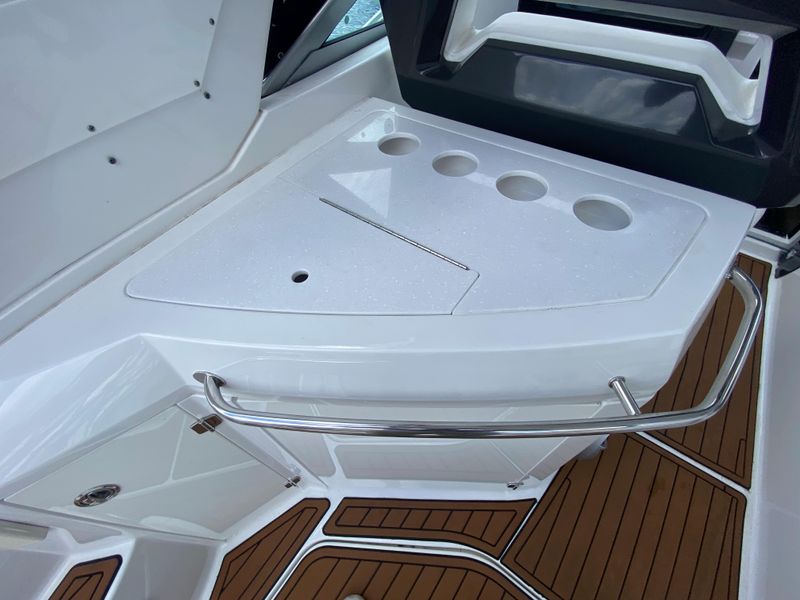 2018 Monterey 335 Sport Yacht